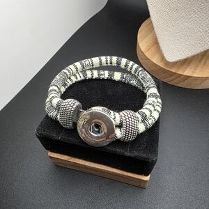 SNAP Bracelet Black and Cream Women's  (1933J)